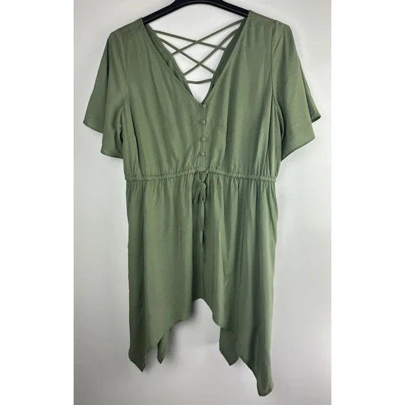 NWT Torrid Babydoll Challis Sharkbite Flutter Sleeve Top Green Plus Size 2 2X - Picture 2 of 16